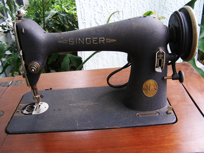 Sew at Home Mummy: Oh man, these are cute - have you seen them? Retro  Singer sewing machines