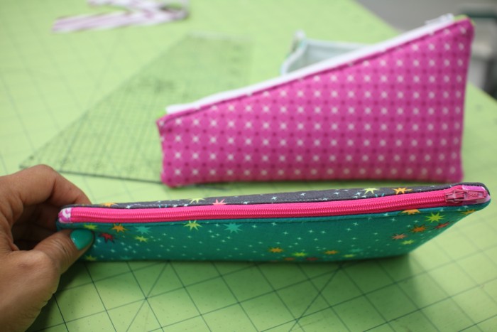 10 inch slicer zipper pouch video tutorial by crafty gemini