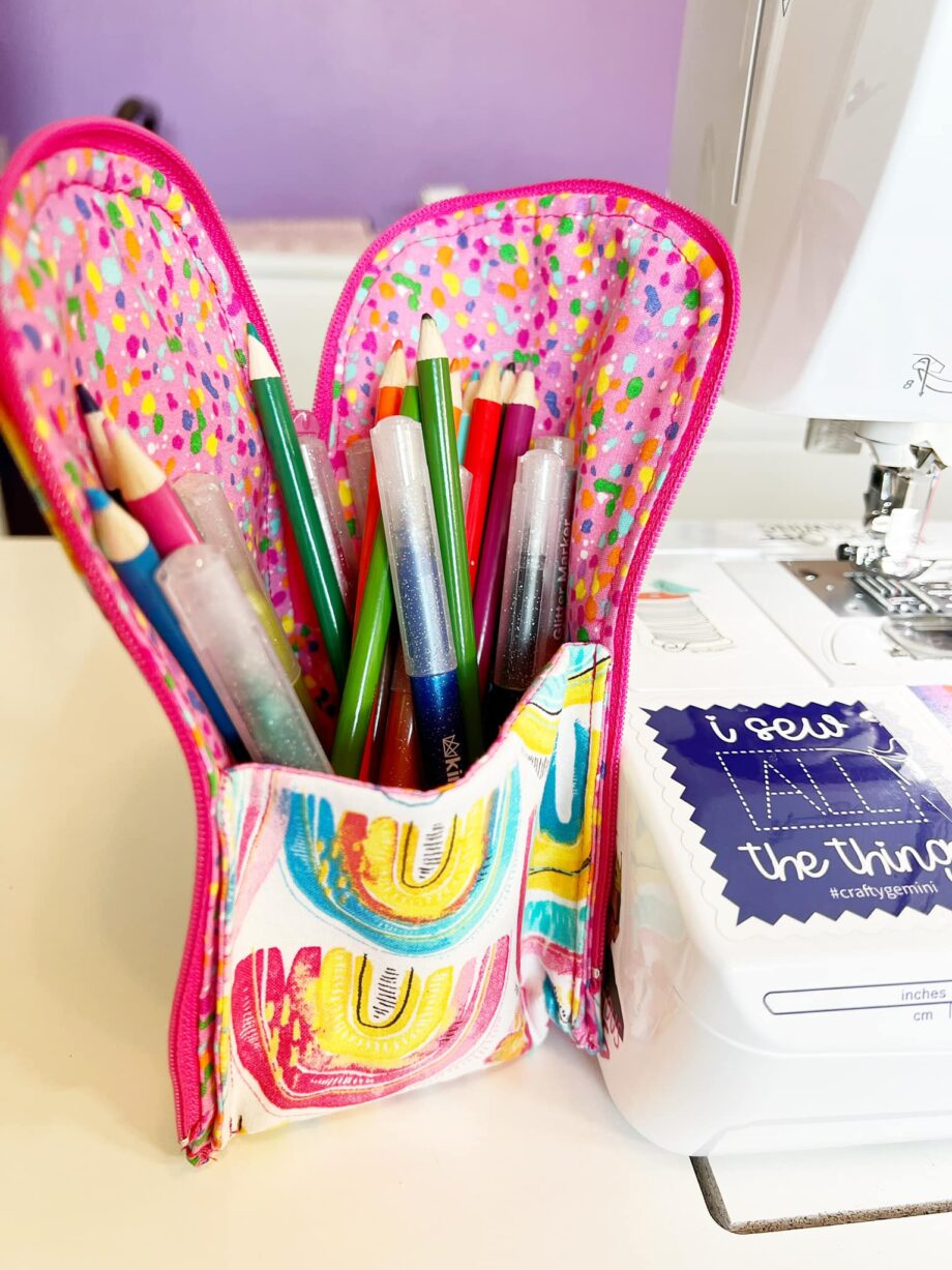 stand up pencil pouch project video course by crafty gemini